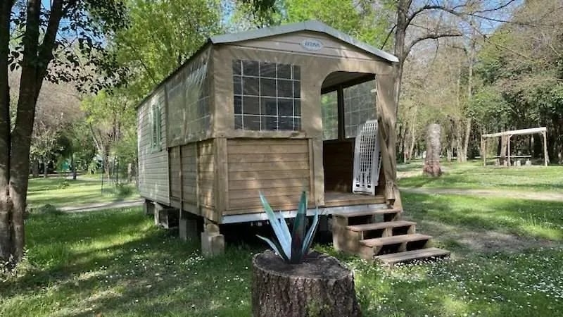 Camping en Ardeche Le Lion Bourg-Saint-Andéol France