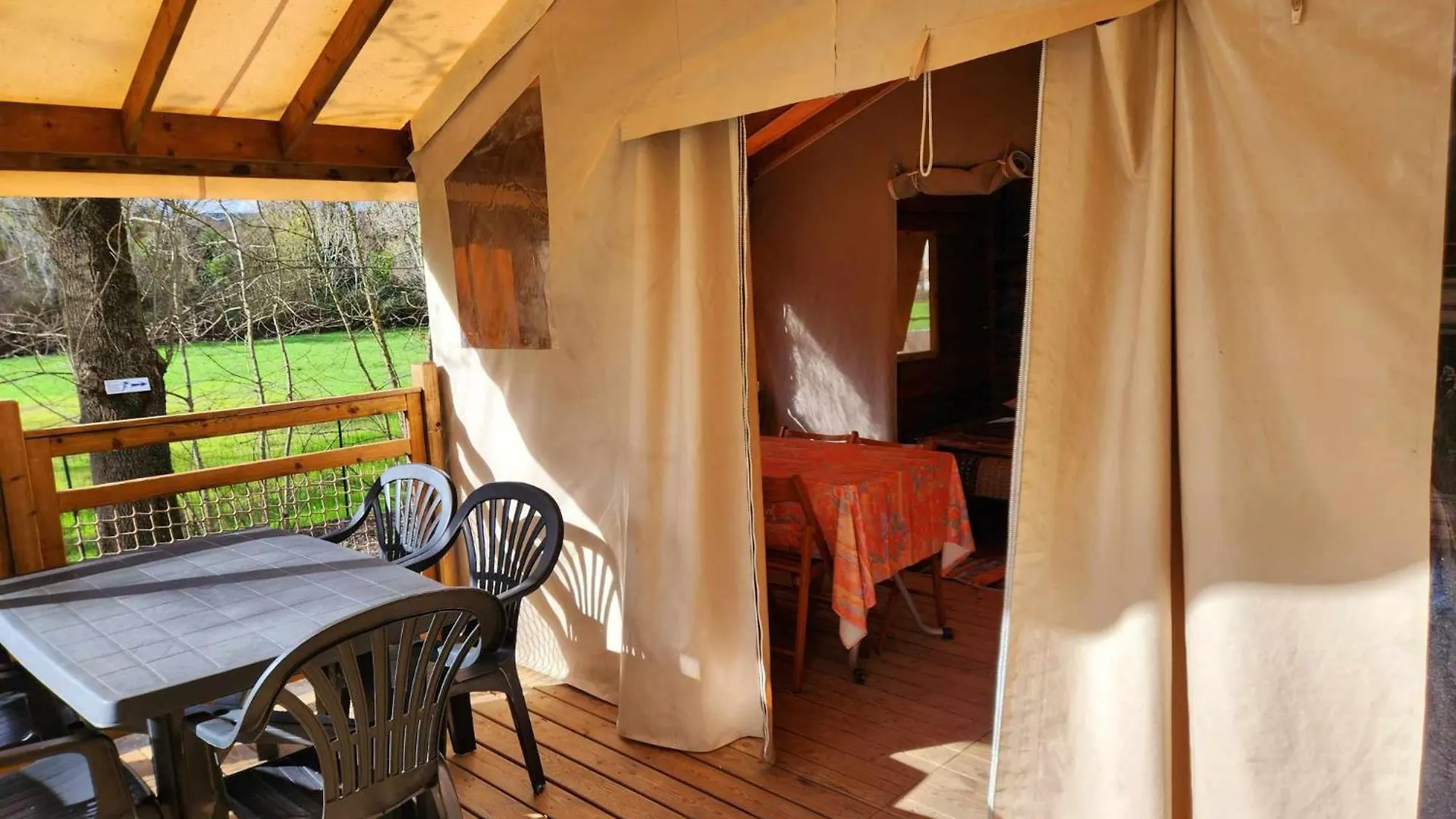 Campsite Camping Du Lion Bourg-Saint-Andeol